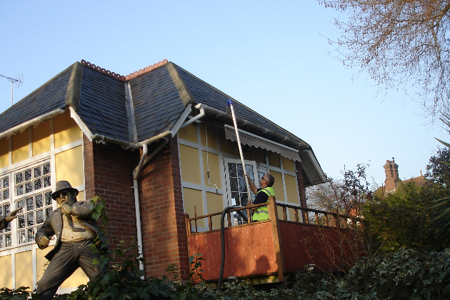 GUTTER CLEAN